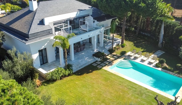 Villa 'Hacienda Las Chapas' with Private Pool, Wi-Fi and Air Conditioning