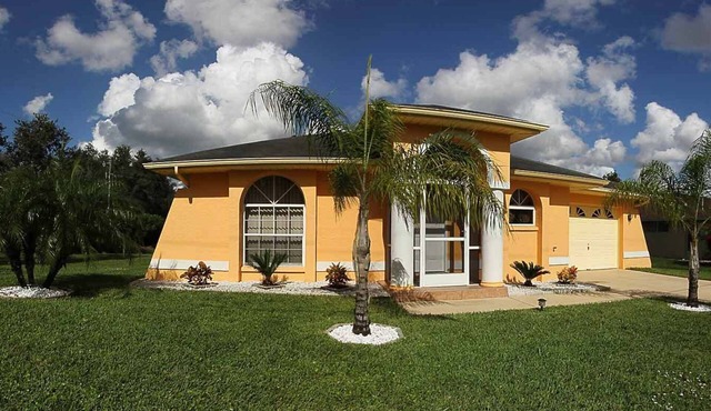 Villa Hamilton-Beautiful Pool Home 🌴May 2025 renovated. nMarch 2026 Special