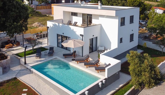 Villa Hana near Pula with private 32 m2 pool & only 2 km from the beach