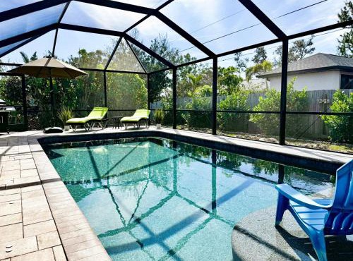 Villa Happy Gator - Relaxing Pool Retreat with Minutes to Beaches