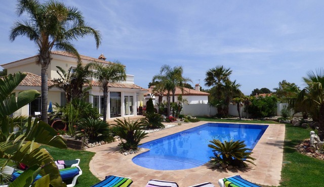 VILLA HARLEY FOR 14 PERSONS WITH LARGE POOL