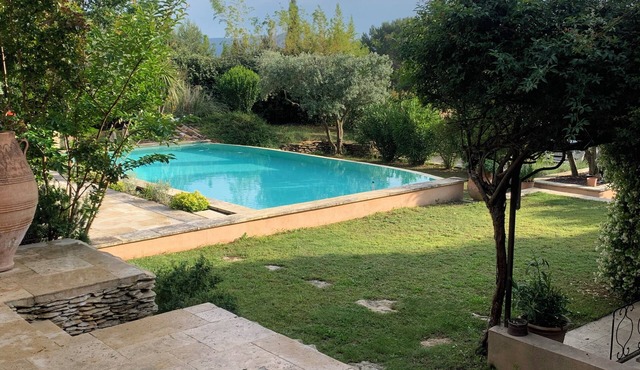 Villa hauteur de Lauris infinity pool not overlooked