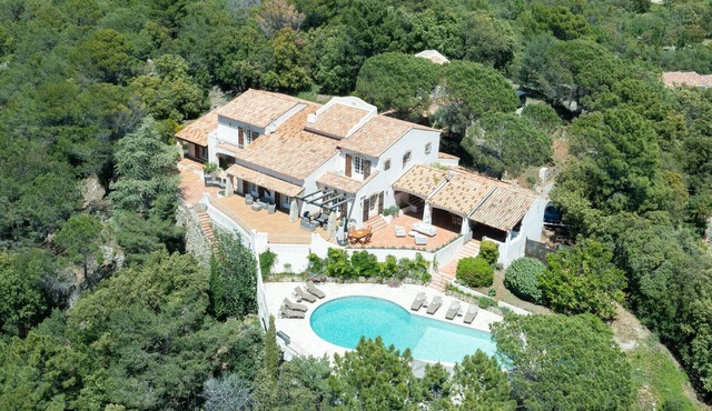 Villa Hauteurs de Tourtour – Luxury hilltop villa with panoramic views, large heated pool and full privacy in Provence