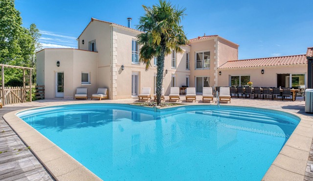 Villa Hauts Du Lac : 15 pax, Pool, Spa, Pétanque & Lake