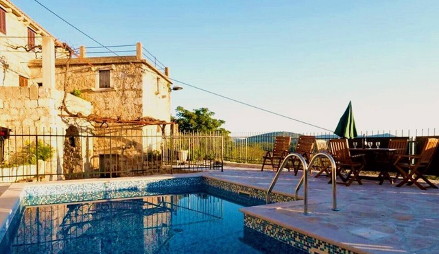 Villa Haven with private pool in a quiet location near Dubrovnik for 6+2 persons