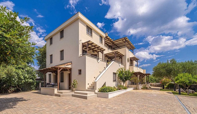Villa Haya - studio apartment KRASULA with heated pool