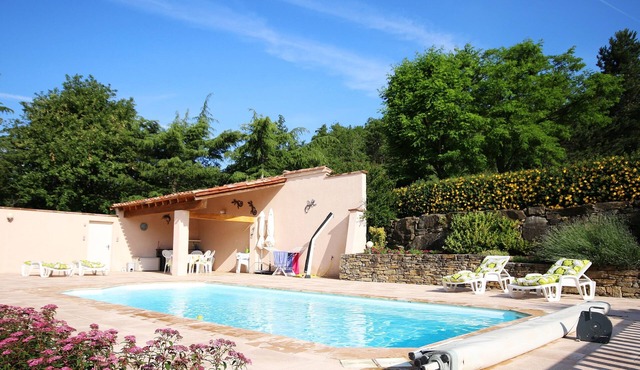 Villa Heated Pool 4 bedrooms In calm and pretty Hamlet, garden, Mountain Views,