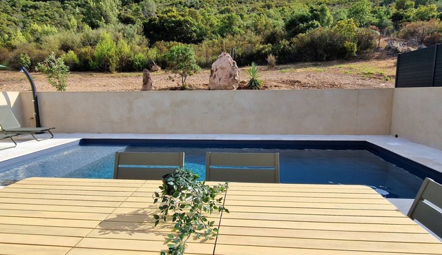 Villa, heated pool, air conditioning, wifi, river 1km, beach 6km, 4 bedrooms