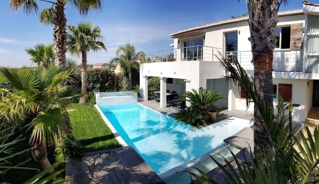 Villa, heated pool, exceptional view, exotic garden, rated 4*.