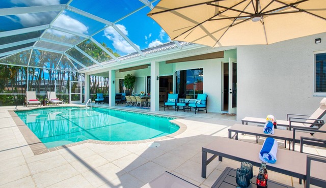 VILLA HEAVEN ON EARTH – WATER VIEW | BOAT RENTAL + TOURS VOUCHER INCL.