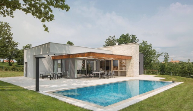 Villa Helios | Home Edition