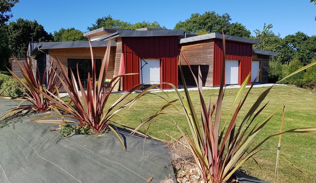 VILLA HEOL furnished house in the countryside not far from the sea.