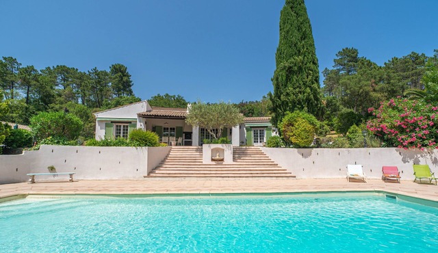 Villa Hokiss – Private Pool, Park, and Peaceful Setting