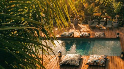 VILLA HOLISTIKA : BED AND BREAKFAST/POOL/AIR CONDITIONING/MONT FARON TOULON