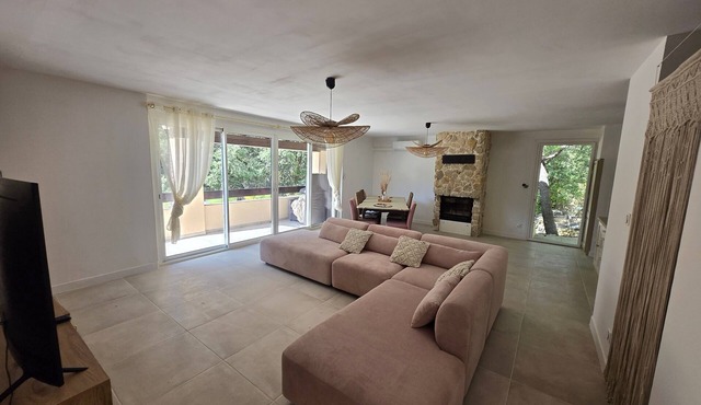 Villa 'House 20' with Shared Pool, Wi-Fi and Air Conditioning