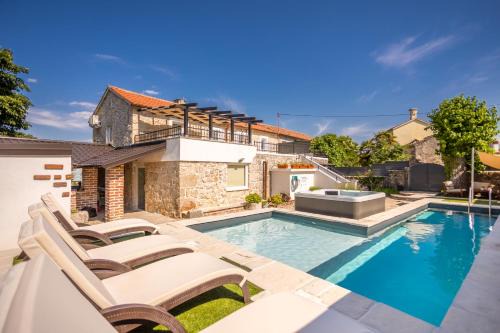Villa Hrustika - heated pool, jacuzzi & sauna