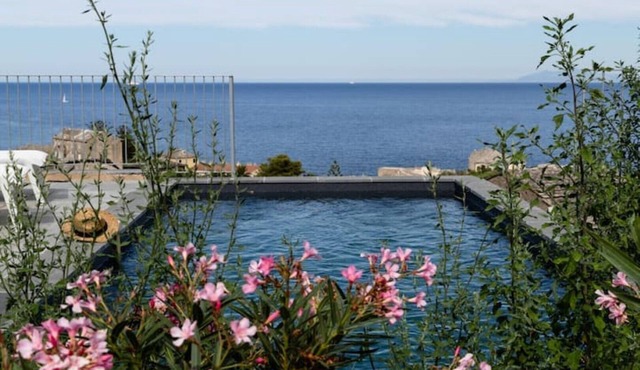 Villa HUGO, New, 8 pers, heated pool,
