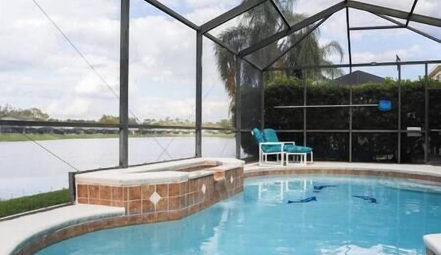 Villa HunnyPot - 4 bed lakeside villa