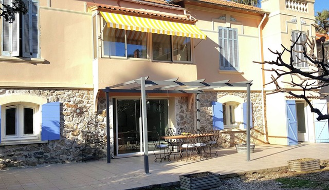 VILLA hyeres- very quiet residential area with garden and large terrace