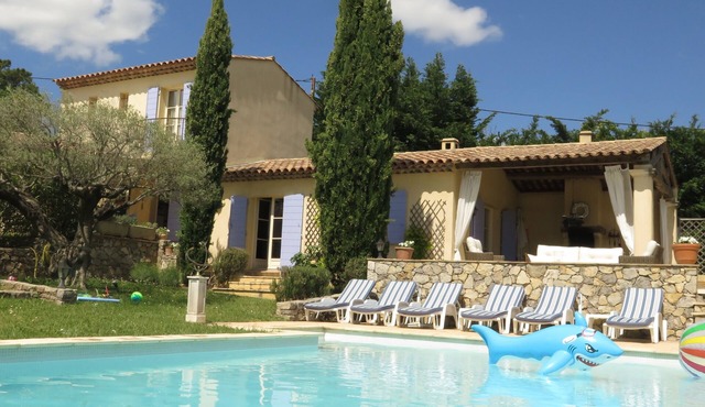 Villa in a big property with private swimming pool in the heart of the Provence