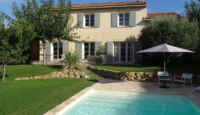 villa in a quiet Cairanne, charming village on the wine trail
