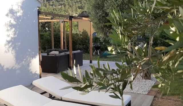 Villa in a quiet hamlet 20 minutes from the beach