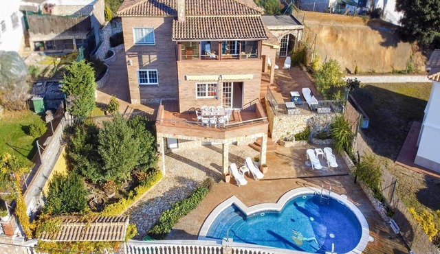 Villa in Aiguaviva Park with Private Pool