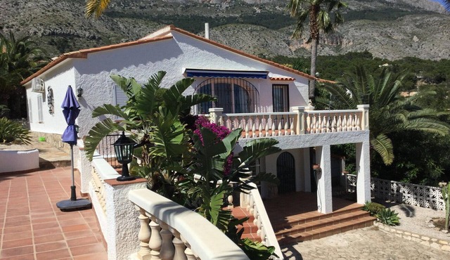 Villa in Altea with private pool and sea views