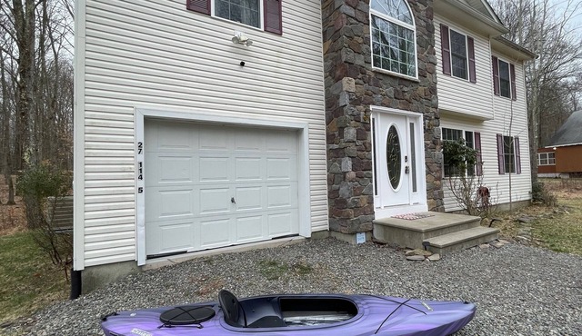 Villa in Arrowhead Pocono Resort community Walking to the Lake .