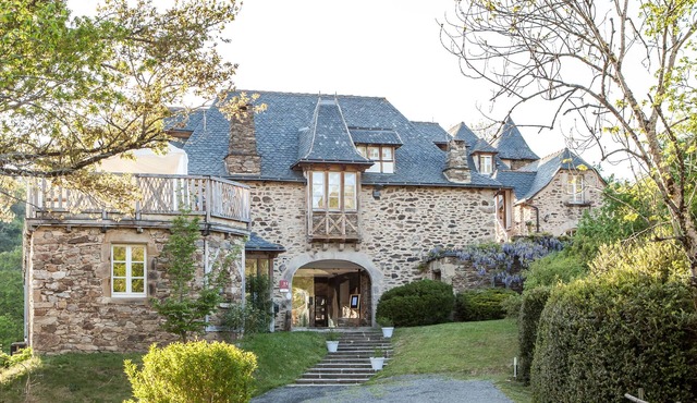 Villa in Aveyron jacuzzi terrace tennis park