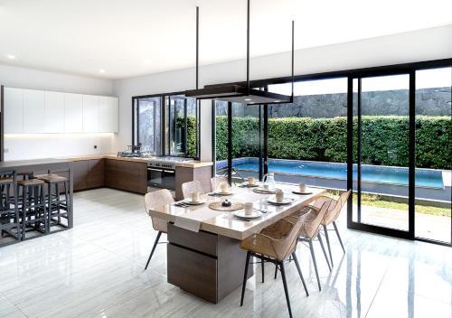 Villa in Bandung with Swimming Pool, Netflix & BBQ