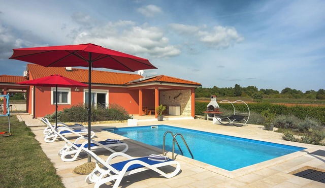Villa in Barban near Beach & Pool