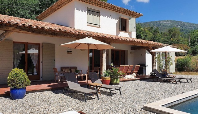 Villa in Bargemon with Pool and Mountain Views