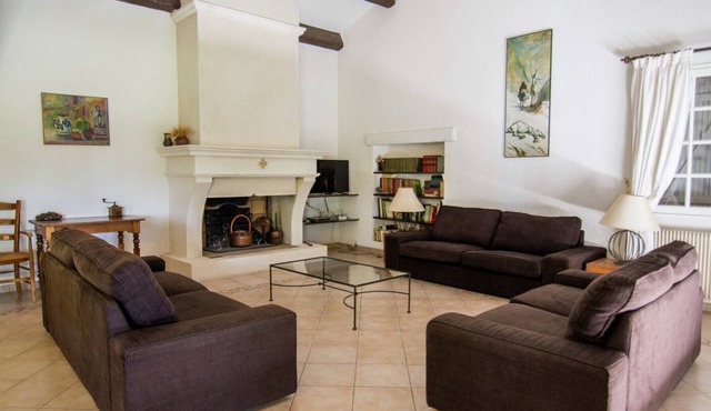 Villa in Campagnan with Pool and Vineyard Views