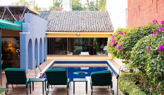 Villa in Cantarranas neighborhood in Cuernavaca, Morelos - pool, clean, meals