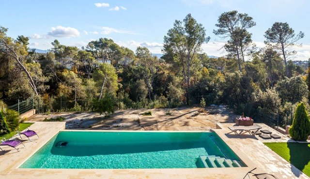 Villa in Castellar del Riu with Pool & Pyrenees