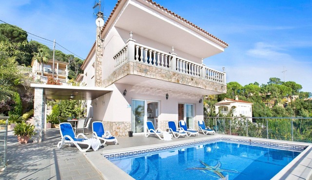 Villa in Costa Brava with Sea View & Pool