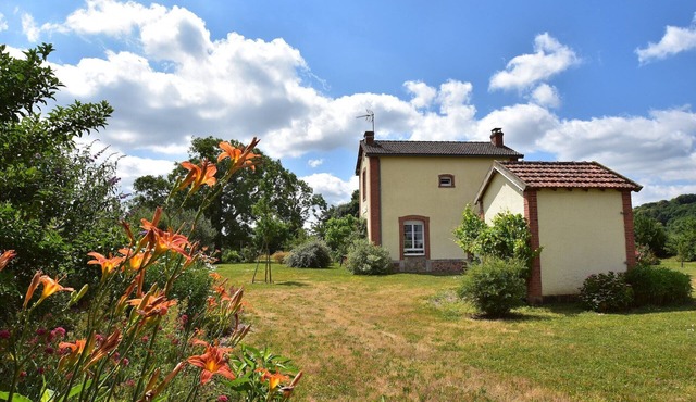 Villa in Crux-la-Ville near Morvan Park
