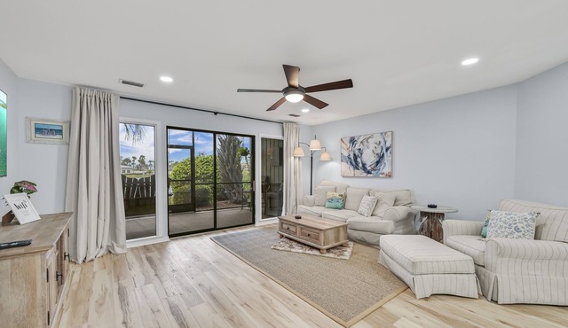 Villa in Destin, FL- walking distance to the beach!