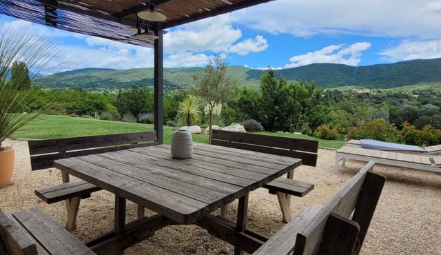 Villa in Dieulefit in Drome Provençale with views of nature and mountains