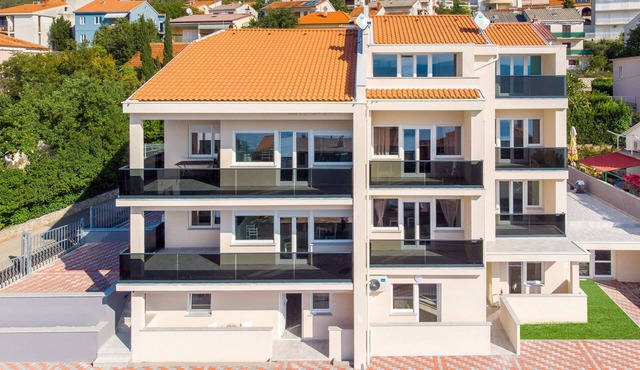 Villa in Dramalj, family friendly, pool, close to the beach