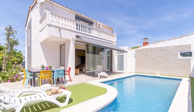 Villa in Empuriabrava with Private Pool