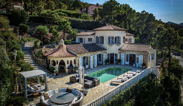 Villa in fabulous THEOULE SUR MER with Stunning Sea views and The Bay of Cannes