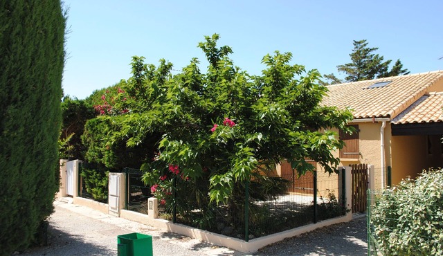 villa in family residence with swimming pool