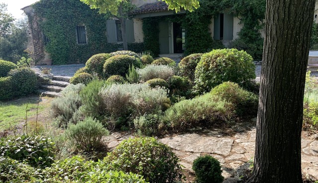 Villa in Goult: spacious, stylish, and well-equipped