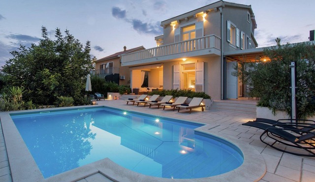 Villa in Kaštel Novi near Beach