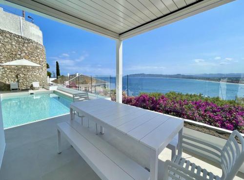 Villa in l Estartit with Waterfront Views