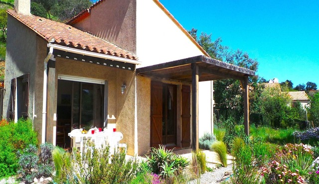 Villa in Le Boulou with Scenic Hilltop Views