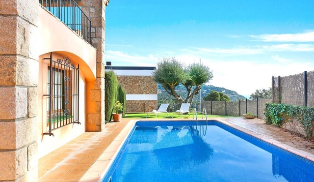Villa in Llafranc with Pool & Beach Views