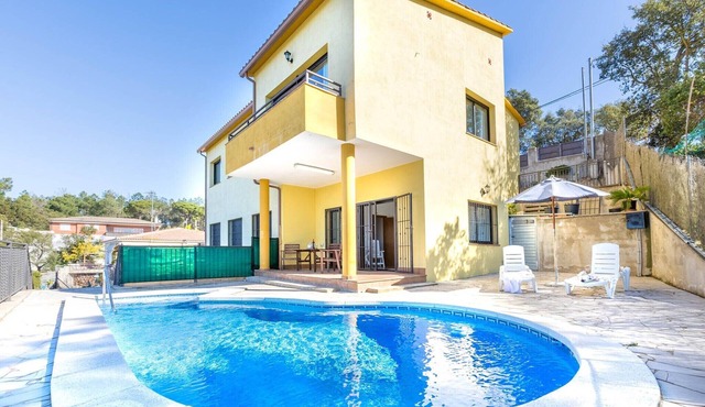 Villa in Lloret de Mar with Private Pool